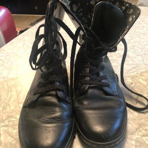 Dr Martens Stratford boots